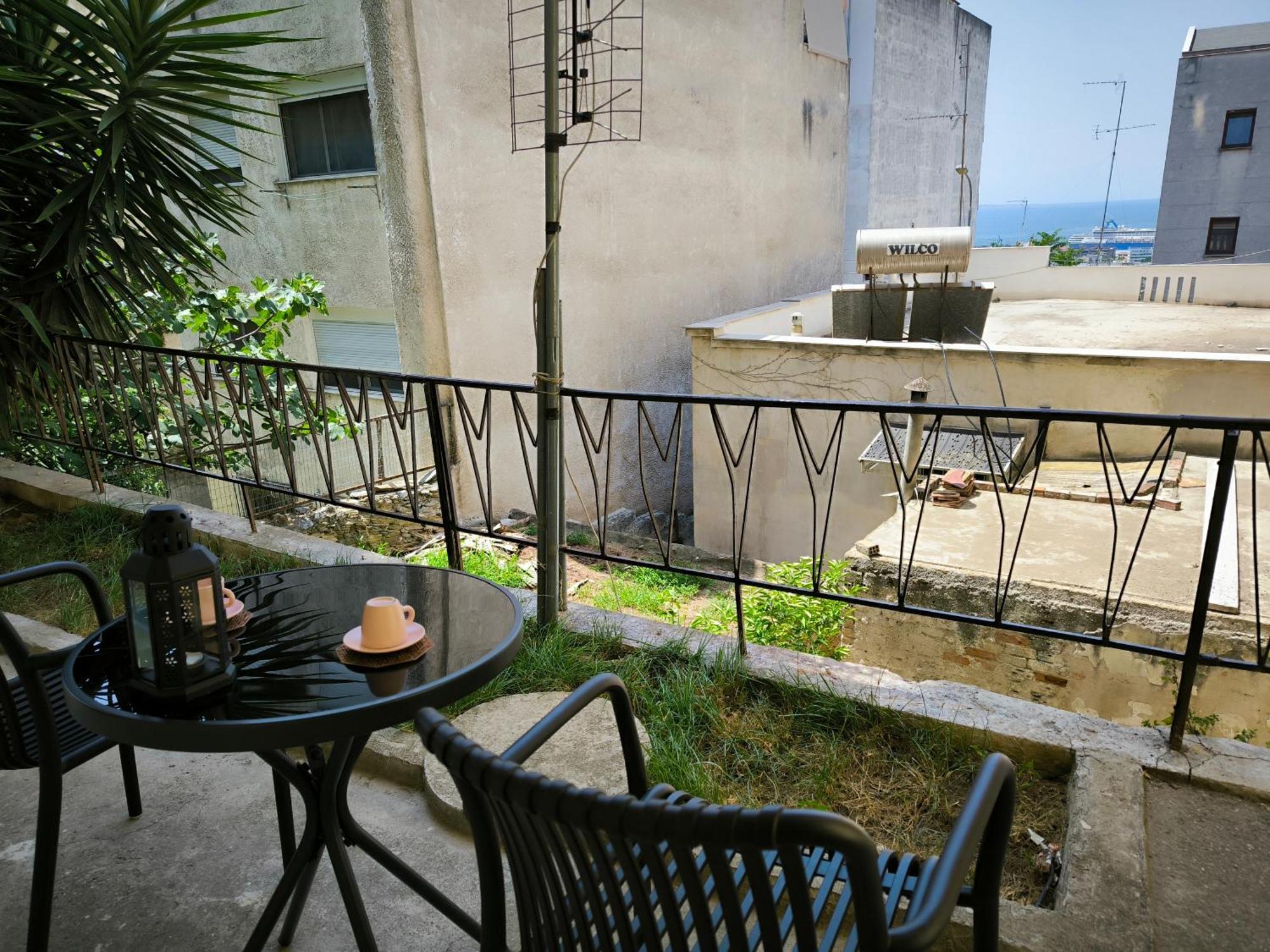 Port View, Veranda, 80 Sqm, Spacious Place For 6 Tesalónica Exterior foto